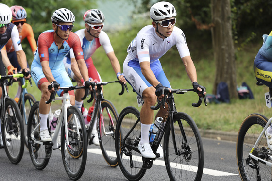 Kim Eu-ro of Korea pedals during the men's road cycling event at the Paris Olympics in Paris, France on Saturday. [AP/YONHAP]