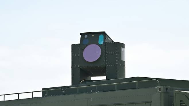 국방과학연구소(ADD)가 개발한&nbsp;레이저 대공무기 블록-Ⅰ의 빔집속기. 발사장치에서 생성된 레이저를 표적에 발사한다. 방위사업청 제공