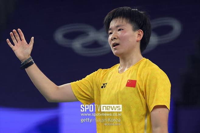 ▲ 세계 랭킹 9위 허빙자오가 2024 파리 올림픽 여자 배드민턴 왕좌를 놓고 안세영과 대결한다. 준결승전에서 카롤리나 마린(스페인)의 부상으로 기권승을 얻었다.
