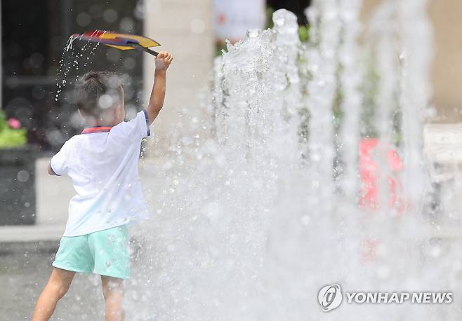 분수로는 부족해, 바람아 불어라 [연합뉴스 자료사진]