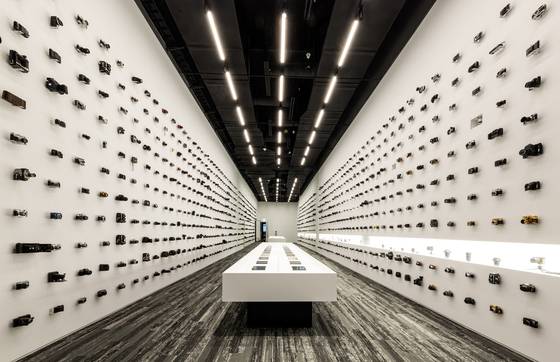 특별전 '수집과 기록' 전시실에는 오디움 소장품을 찍은 사진작품들과 700여대의 빈티지 카메라 컬렉션이 장관을 이룬다. 박종근 기자