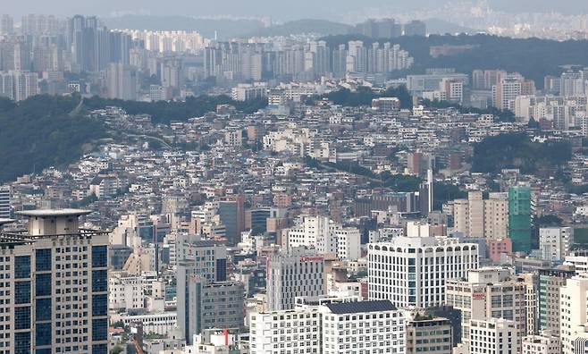 서울 중구 남산에서 바라본 도심 아파트 전경. 사진=뉴스1