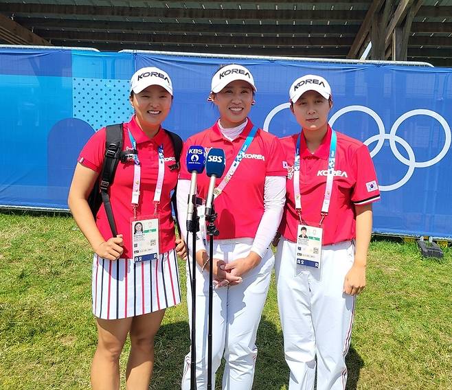 4일 대회장에서 인터뷰하는 고진영, 양희영, 김효주(왼쪽부터). / 사진=연합뉴스