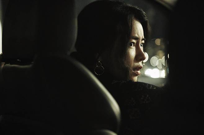 영화 ‘리볼버’에서 술집 마담 ‘은선’ 역을 맡은 배우 임지연. 영화 스틸컷. [플러스엠 엔터테인먼트]