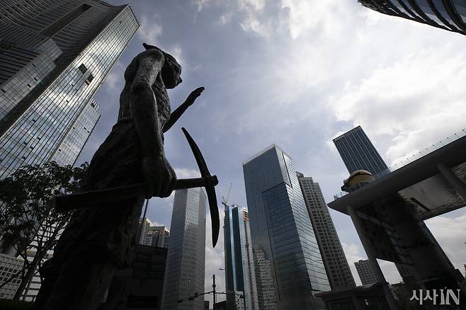 서울 용산구 용산역 앞 ‘강제징용 노동자상’.&nbsp; ⓒ시사IN 이명익