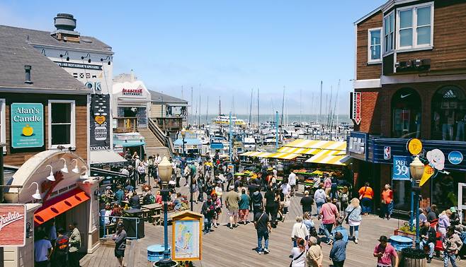 인파로 북적이는 피어 39