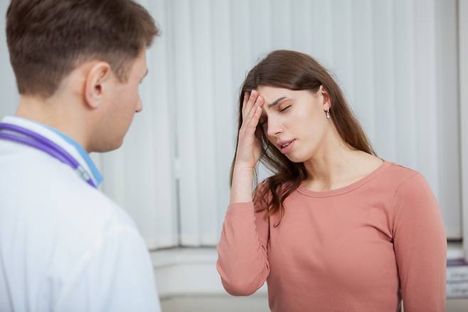 남성과 여성 환자의 통증 인식 및 치료 방식을 비교한 연구에 따르면 병원에 입원한 여성은 남성보다 더 오래 기다려야 하고 진통제 처방을 받을 가능성도 낮았다. [사진= 게티이미지뱅크]