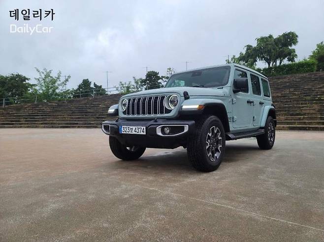 지프 랭글러 사하라 (Jeep Wrangler Sahara)