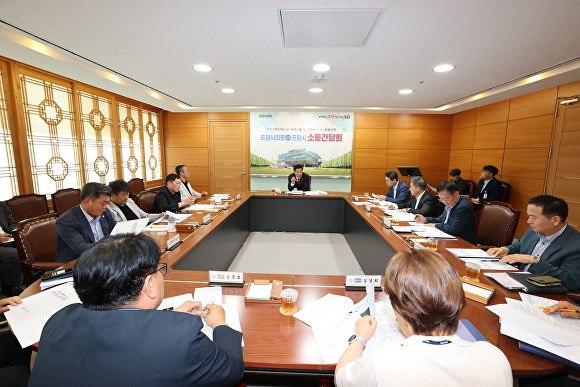 7일 포항시의회가 소회의실에서 의장단‧상임위원장단 정례 간담회를 갖고 있다. [사진=포항시의회]