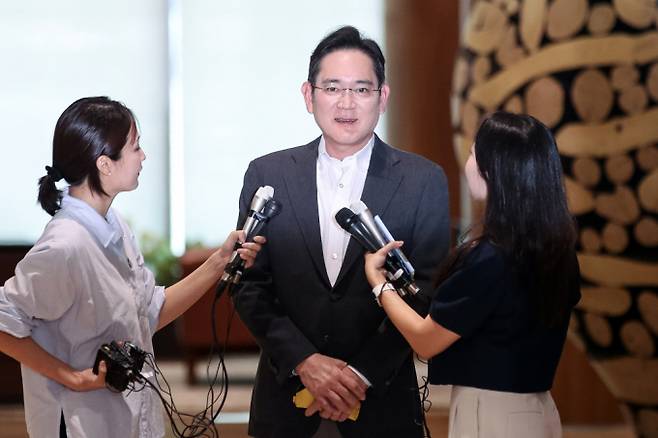 이재용 삼성전자 회장이 파리올림픽 출장을 마치고 7일 오후 김포공항 비즈니스 항공센터를 통해 귀국하고 있다. / 사진=뉴스1 이승배 기자  /사진=(김포공항=뉴스1) 이승배 기자