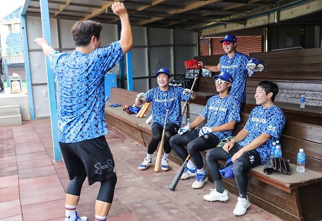 ▲ 더그아웃에서 쉬는 삼성 라이온즈 선수들. 제2구장 딜레마는 늘 존재한다. ⓒ 삼성 라이온즈