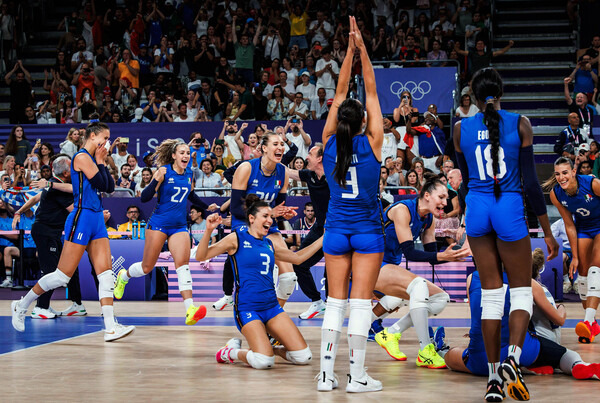 2024 파리올림픽 '세계랭킹 1위 이탈리아' 女배구 첫 준결승 진출 환호.(사진출처=FIVB)