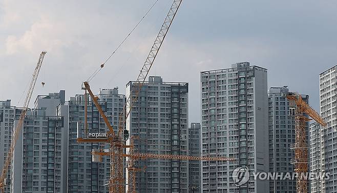 서울 시내 재건축 공사 단지 [연합뉴스 자료사진]