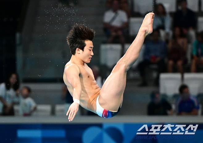 대한민국 우하람이 8일(한국시각) 프랑스 파리 아쿠아틱 센터에서 열린 파리올림픽 다이빙 남자 3m 스프링보드 결선에서 연기를 펼치고 있다. 파리(프랑스)=정재근 기자 cjg@sportschosun.com/2024.8.8/