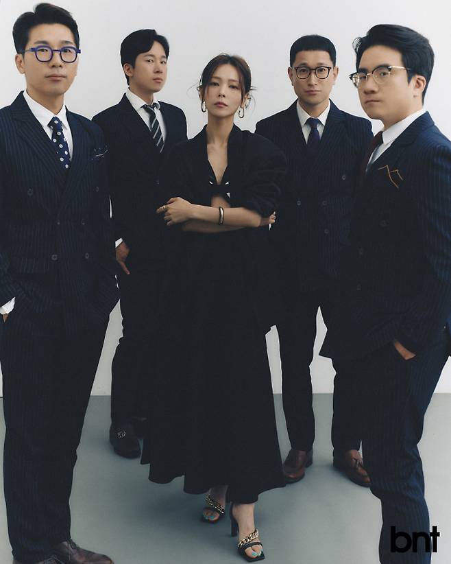 선예 재킷은 lost in echo 제품.