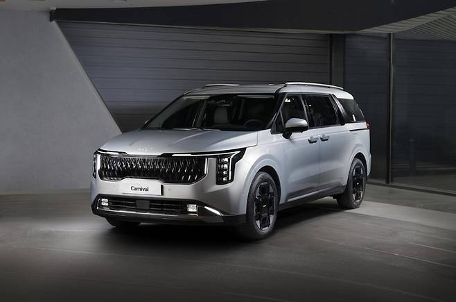 기아 카니발 하이브리드.