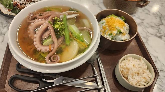 낙지칼국수와 메밀전