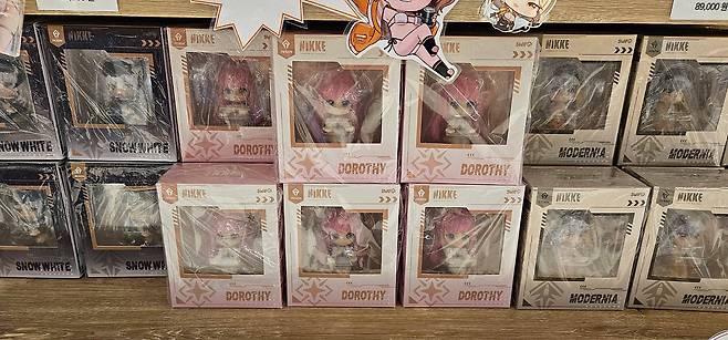 책상 위에 하나쯤 있어야할 것 같은 피규어들