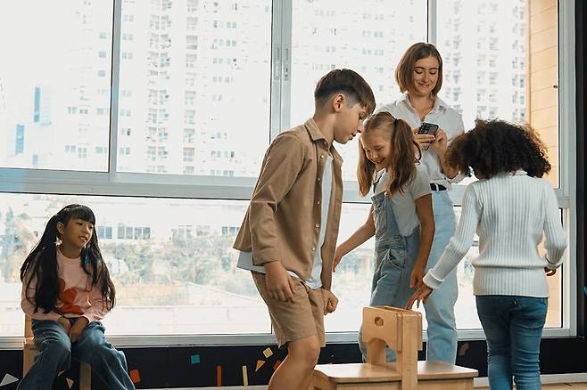 액셀러레이팅은 의자 뺏기 게임이다. 자리 수는 한정돼 있으니 발빠르게 움직이자 / 출처=셔터스톡