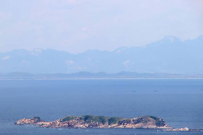 지난 6월 1일 인천시 옹진군 연평도에서 본 북한 모습. 연합뉴스