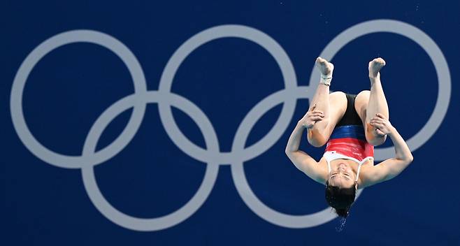 김수지가 7일(현지시각) 프랑스 파리 아쿠아틱센터에서 열린 2024파리올림픽 다이빙 여자 3ｍ 스프링보드 예선에서 경기하고 있다. 김수지는 예선에서 1∼5차 시기 합계 285.50점을 얻어 28명 중 11위에 올랐다. 2024.8.07 파리=올림픽사진공동취재단/SS