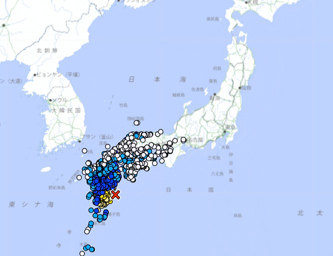 8일 일본 기상청 갈무리. X자 표시된 곳이 진앙(지진이 발생한 지하의 진원 바로 위에 해당하는 지표상의 지점)이다.