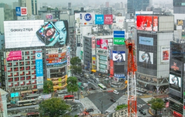 일본 도쿄 삼성 ‘갤럭시Z 플립5’ 옥외광고. [삼성전자 제공]