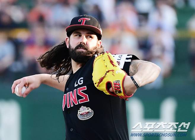 21일 대전 한화생명이글스파크에서 열린 한화와 LG의 경기. 힘차게 투구하고 있는 LG 선발 켈리. 대전=송정헌 기자songs@sportschosun.com