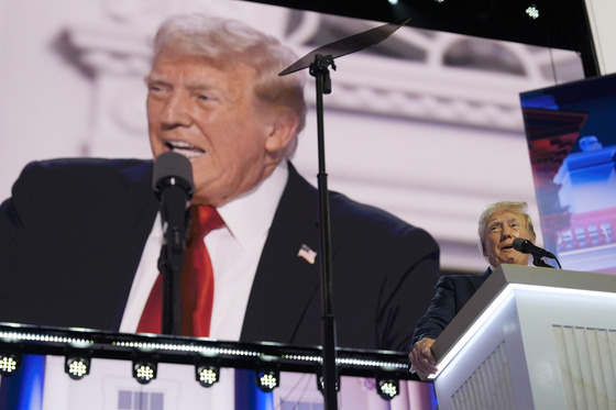 Republican presidential candidate former President Donald Trump speaks at the 2024 Republican National Convention in Milwaukee on July 18, 2024. In his speech, Trump said that the United States would take over the auto industry again. [AP/YONHAP]