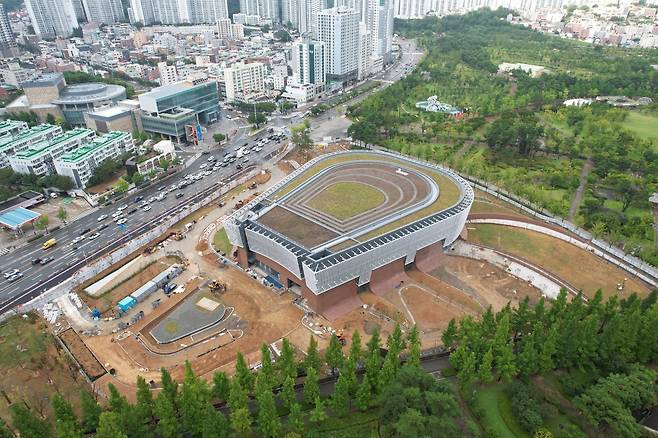 준공 앞둔 부산 콘서트홀 [부산도시공사 제공]