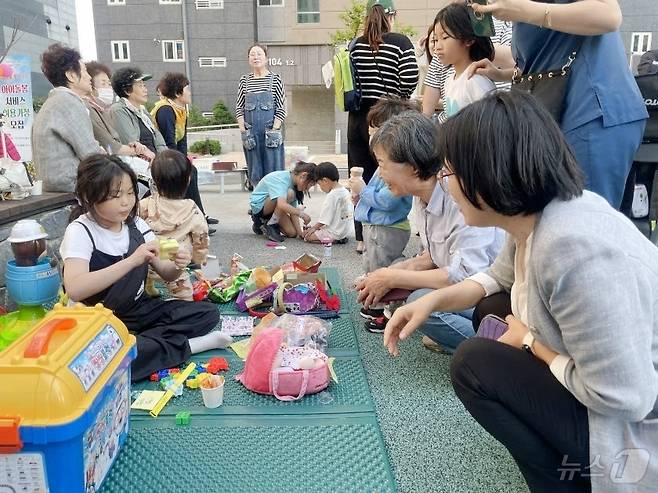 해남군 공동육아나눔터 달란트 시장 (해남군 제공)/뉴스1