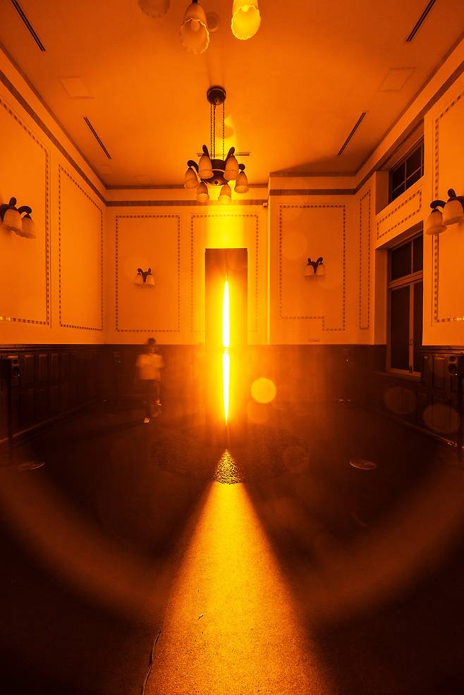 '문화역서울284'에 전시 중인 작품 '에코(ECHO)'. 블랙홀 관측 데이터를 기반으로 한 '키네틱 사운드' 작품이다. / 양수열 영상미디어 기자