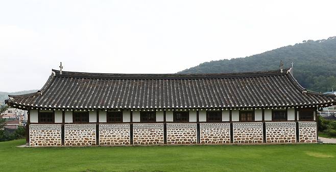 ‘대한성공회 온수리성당’ 측면 모습. 박미향 기자