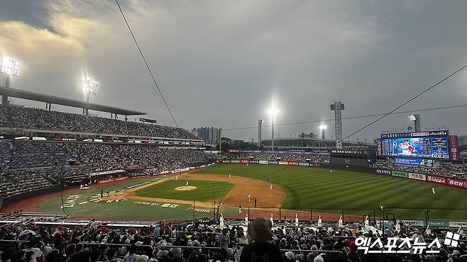 10일 수원 KT위즈파크에서 열린 KT 위즈와 롯데 자이언츠의 정규시즌 맞대결 티켓이 매진됐다. 수원, 김한준 기자