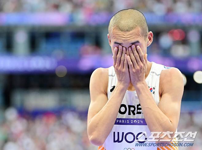 대한민국 육상 높이뛰기 대표 우상혁이 11일(한국 시간) 프랑스 파리 스타드 드 프랑스에서 열린 2024 파리올림픽 육상 남자 높이뛰기 결선에서 2m31을 3차 시기에서도 실패하고 있다. 파리(프랑스)=정재근 기자 cjg@sportschosun.com/2024.8.11/