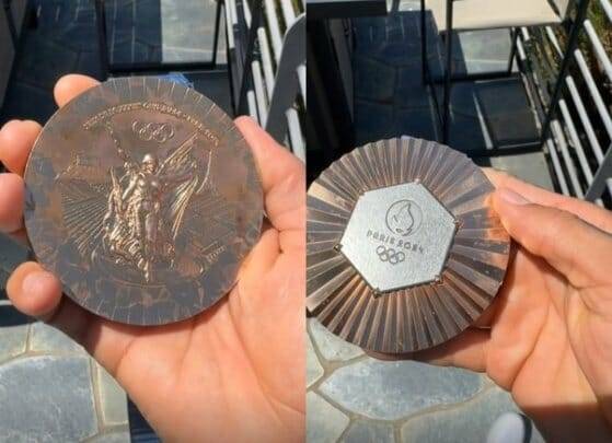 2024 파리올림픽 조직위원회가 올림픽 메달 품질 논란이 일자 손상된 메달을 모두 교체해주기로 했다. (사진 = 나이자 휴스턴 인스타그램 캡처)