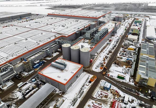 중국 배터리업체 CATL의 독일 아른슈타트공장. CATL이 완공한 최초의 해외 배터리 공장으로 2022년 12월 가동을 시작했다./로이터 연합뉴스