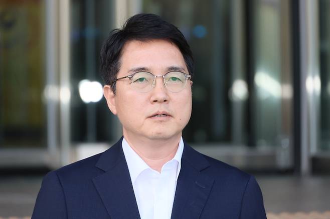 심우정 신임 검찰총장 후보자가 11일 경기 과천시 법무부 청사 앞에서 소감을 밝히고 있다. [사진출처 = 연합뉴스]