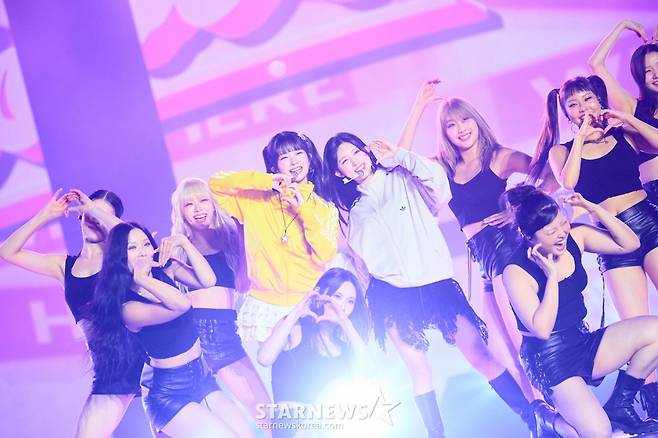 아이브 가을-레이 '깜찍 유닛'[★포토]