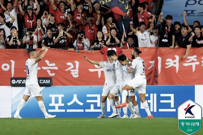 골 세리머니를 펼치는 FC서울 선수들 [한국프로축구연맹 제공. 재판매 및 DB 금지]