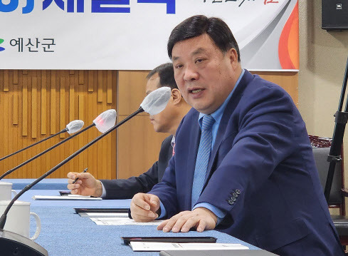 충남도청에서 열린 셀트리온·충남도·예산군의 투자협약식에서 서정진 셀트리온 회장이 인사말을 하고 있다.(사진= 연합뉴스)