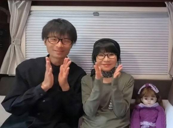 일본 25세 연상연하 커플이 함께 찍은 사진. 사진=SCMP