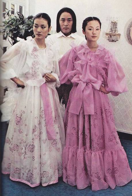 1979년 《내셔널지오그래픽》 표지 사진. 앙드레 김과 모델 전원기, 배우 장미희.