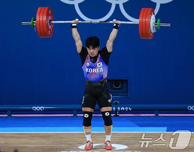 대한민국 역도 국가대표팀 박주효 선수가 9일 오전(한국시간) 프랑스 파리 사우스 파리 아레나 6에서 진행된 2024 파리올림픽 역도 남자 73kg급 경기에서 용상 2차시기 187kg에 성공하고 있다. 2024.8.9/뉴스1 ⓒ News1 박정호 기자