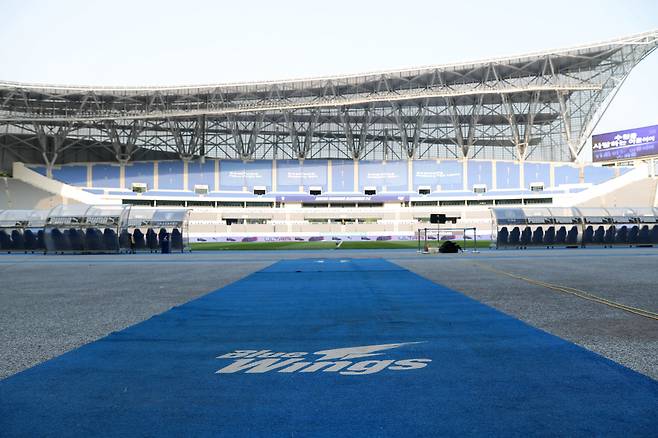 수원 삼성이 올해 잔여시즌 동안에 새 홈구장으로 쓰게 되는 용인미르스타디움. 한국프로축구연맹 제공