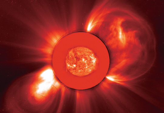 소호위성이 관측한 코로나와 태양폭발 현상.



출처-미 NASA