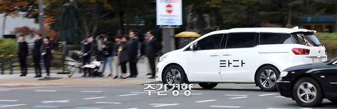 타다 베이직 서비스가 운영 중이던 2019년 11월 타다 차량이 서울 시내를 주행하고 있다. 권도현 기자