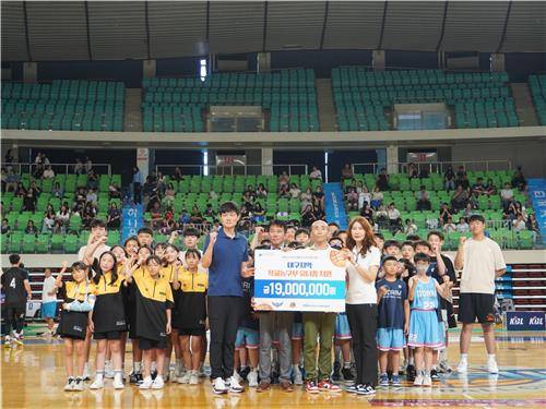 프로농구 한국가스공사 학교 농구부 기부금 전달 [한국가스공사 프로농구단 제공. 재판매 및 DB 금지]