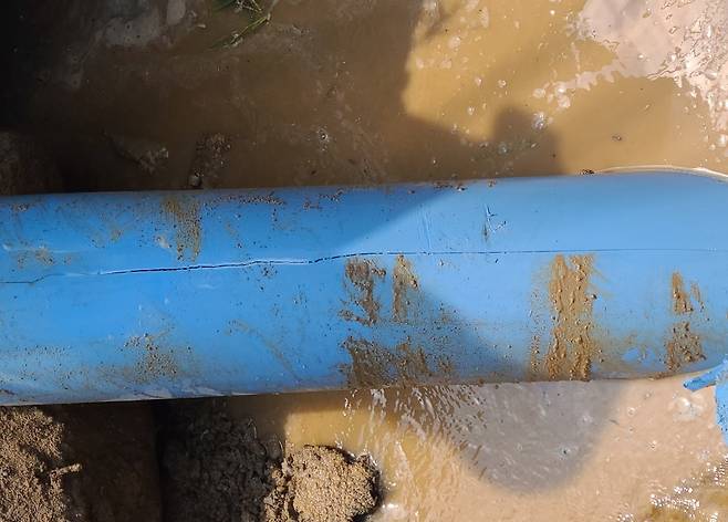 파손된 상수도관 [청주시 제공. 재판매 및 DB 금지]