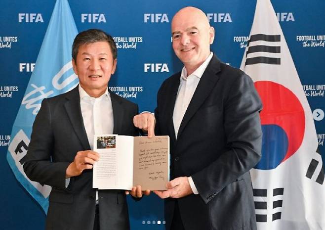 인판티노 FIFA 회장  SNS